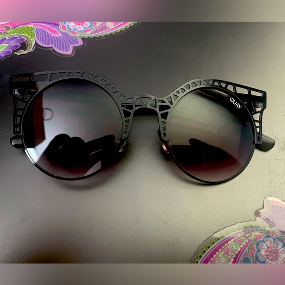 Quay Australia | Accessories | Quay Fleur Sunglasses | Poshmark